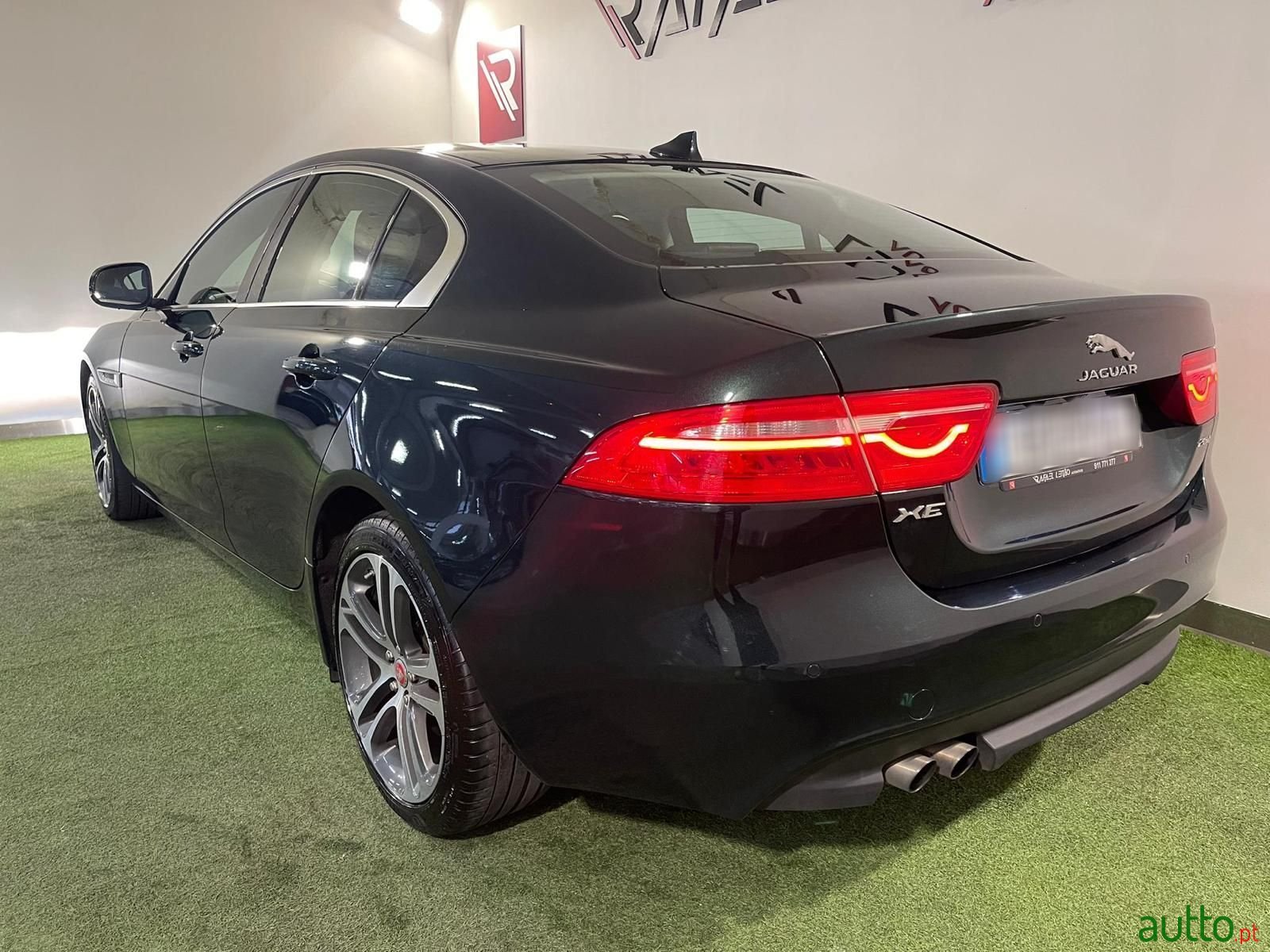 2015' Jaguar XE photo #5