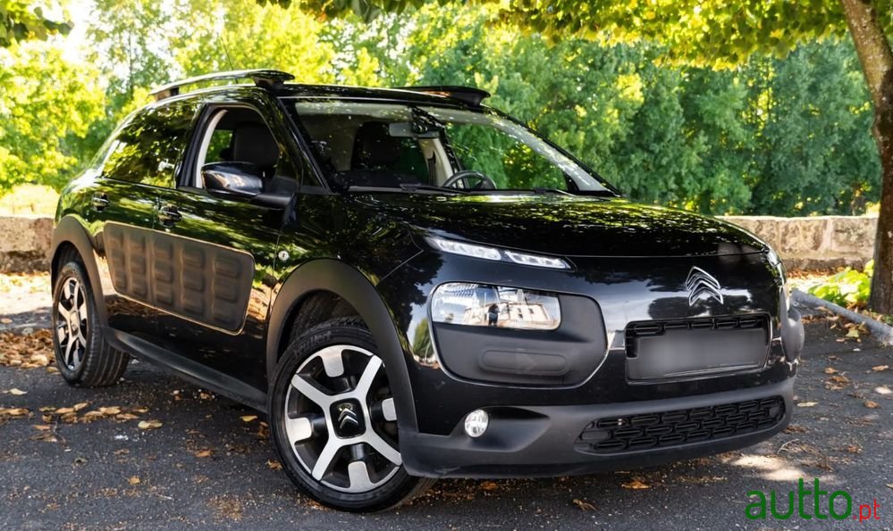 2016' Citroen C4 Cactus 1.2 Puretech Feel photo #3