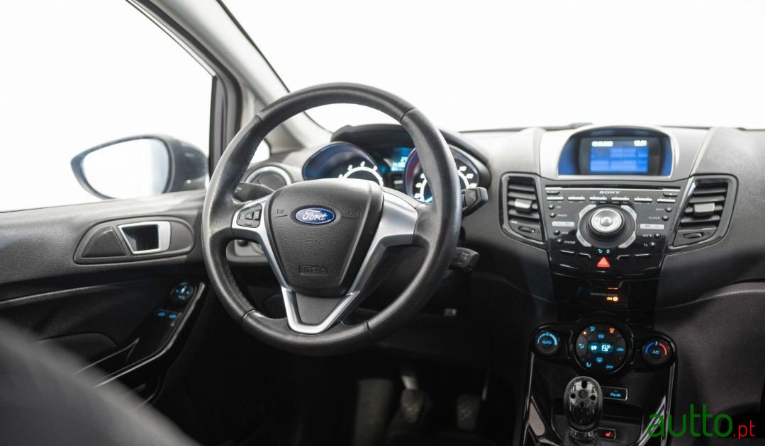 2014' Ford Fiesta photo #4