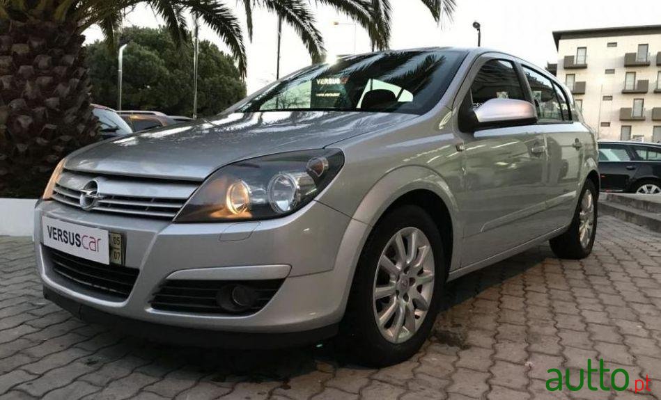 2005' Opel Astra photo #3