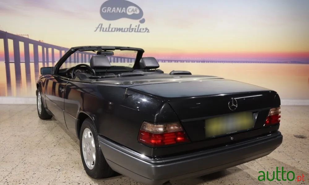 1993' Mercedes-Benz Classe E photo #2