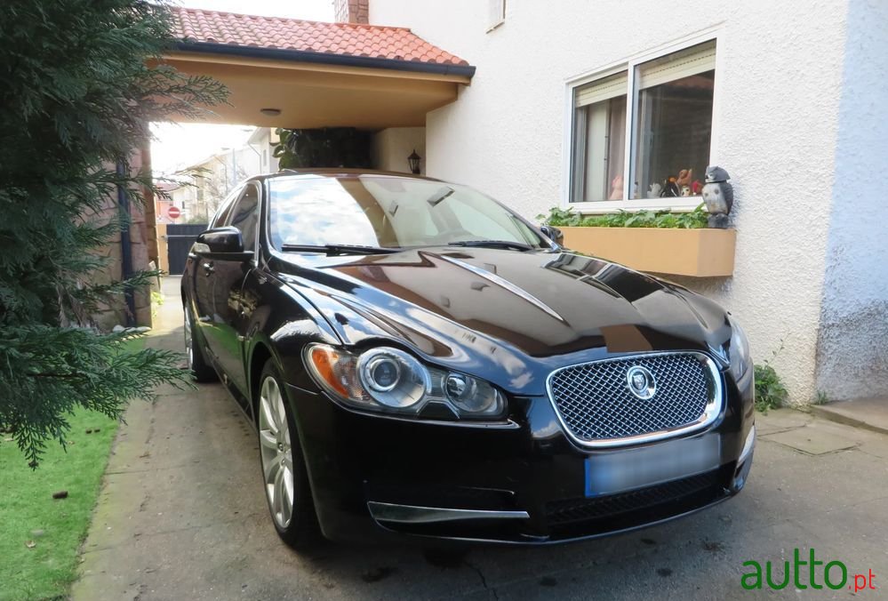 2009' Jaguar XF photo #3