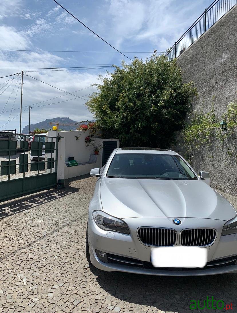 2012' BMW 520 Berlina photo #1