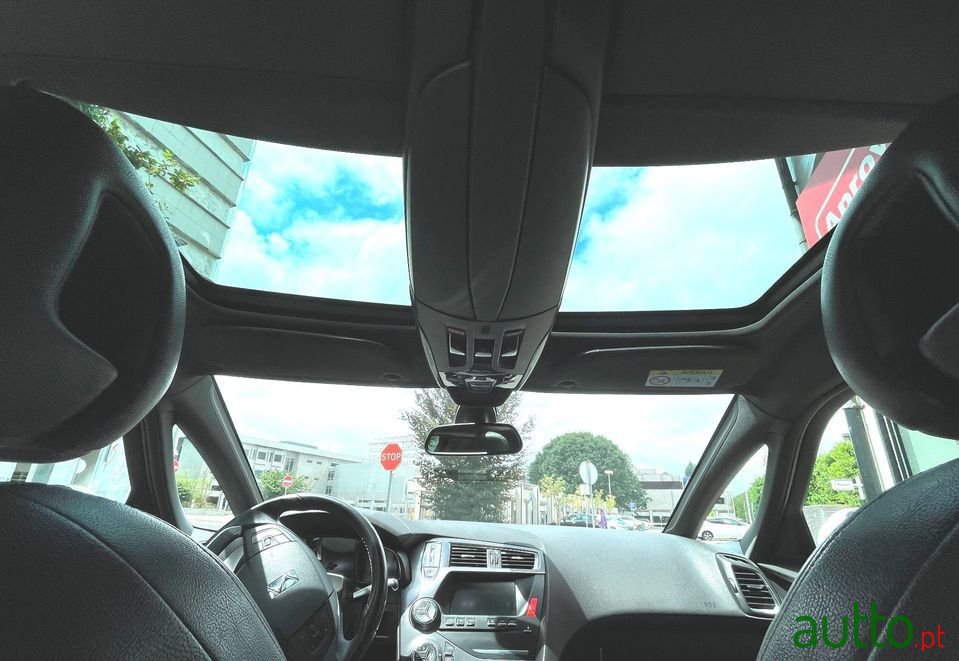 2016' DS Automobiles Ds5 photo #3