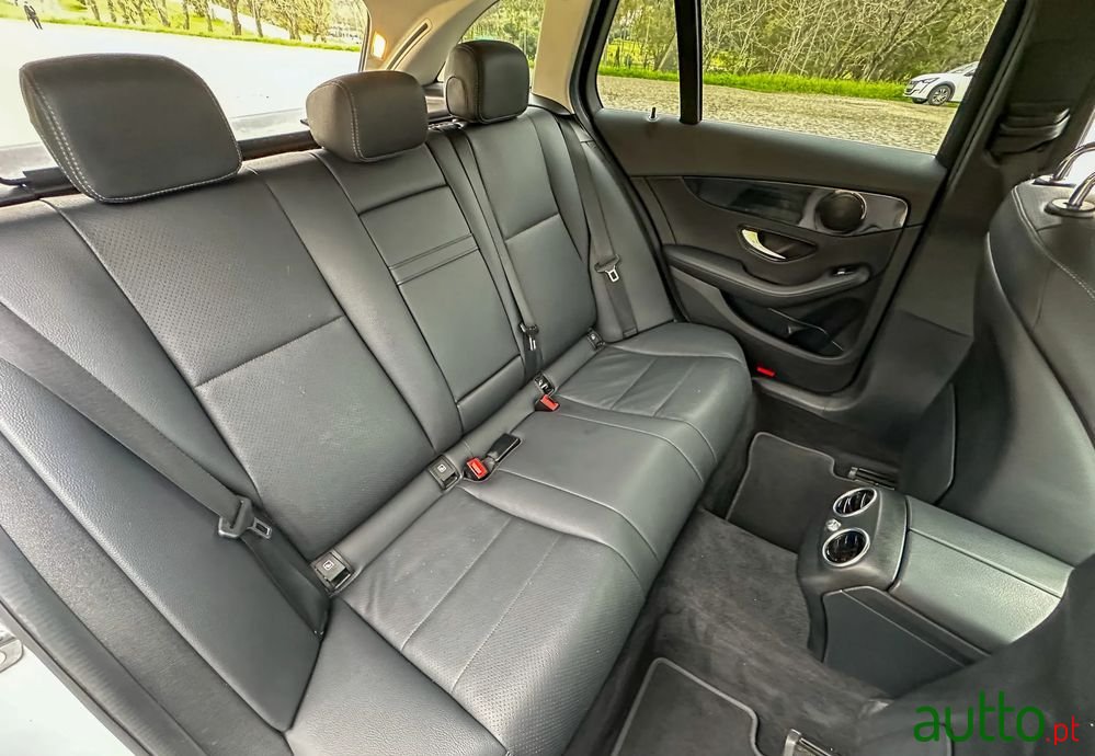 2019' Mercedes-Benz Classe C photo #4