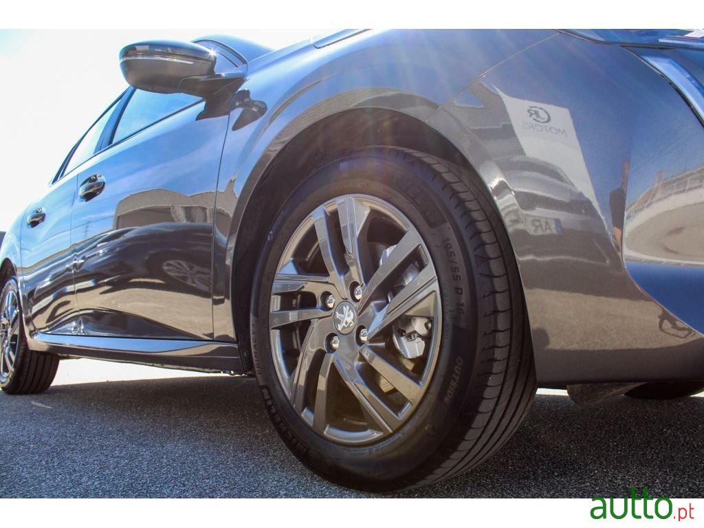 2022' Peugeot 208 photo #6