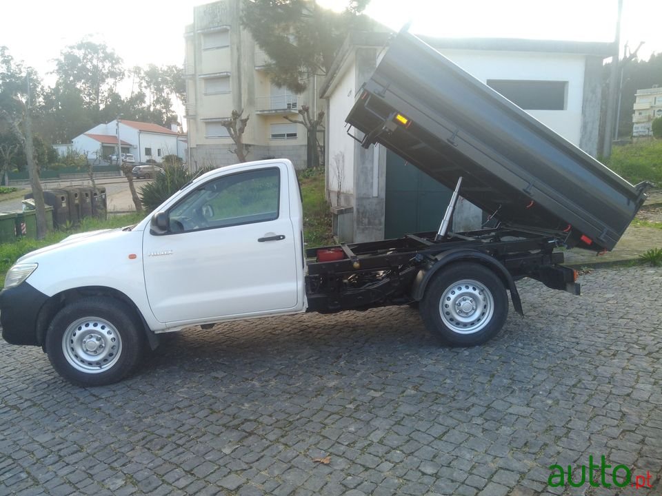 2016' Toyota Hilux photo #2
