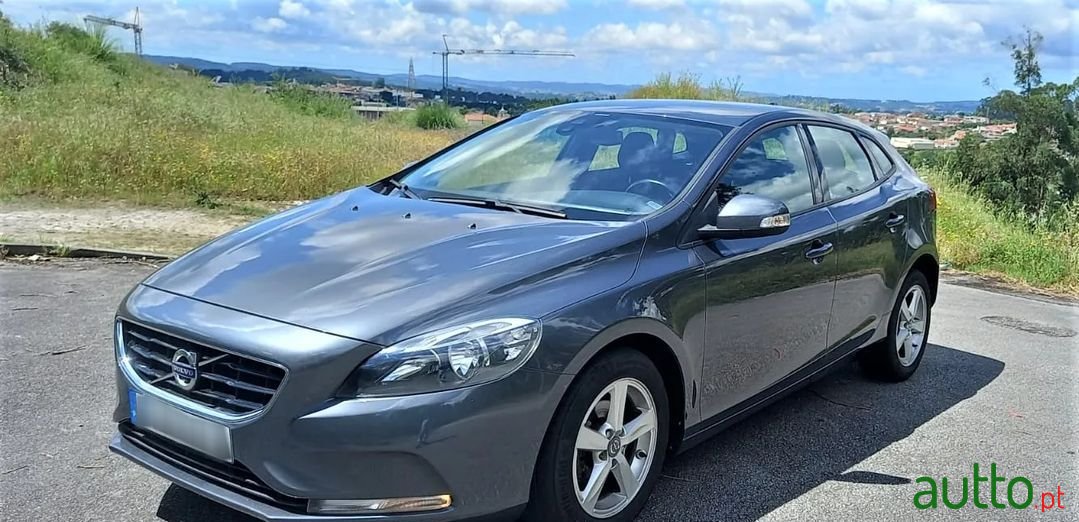 2013' Volvo V40 photo #1