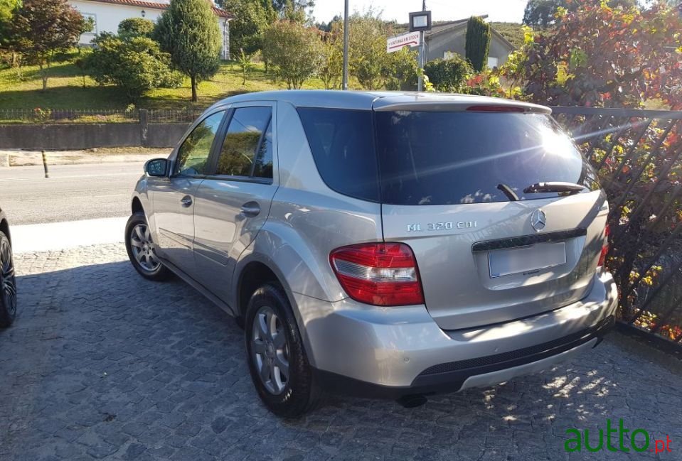 2008' Mercedes-Benz ML 320 photo #3