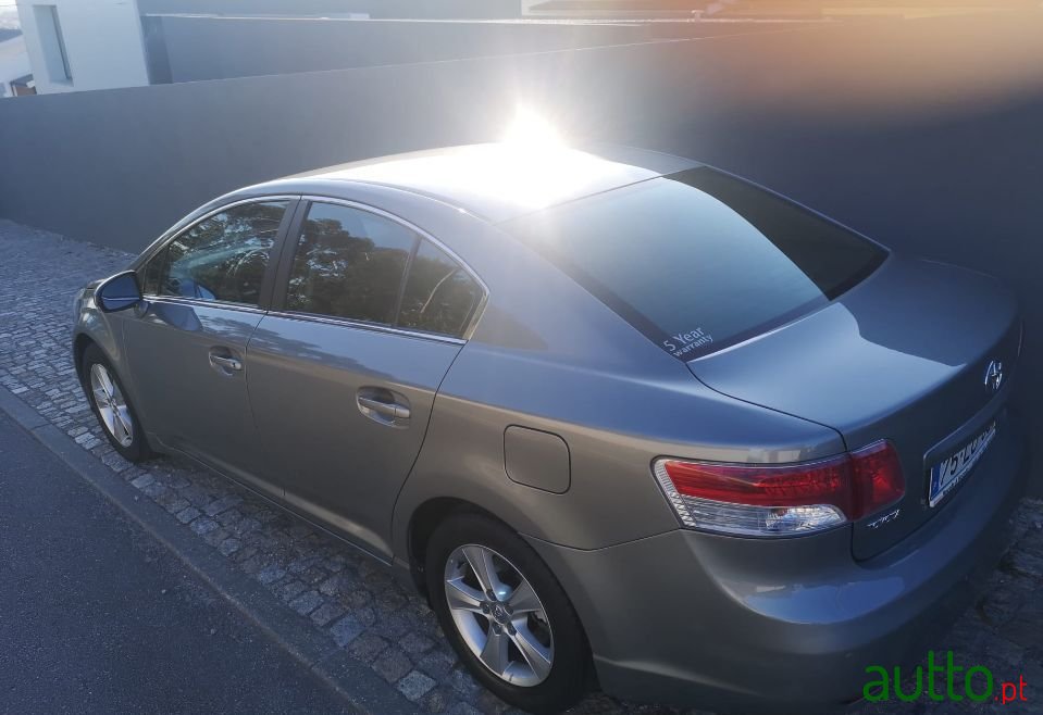 2009' Toyota Avensis photo #2