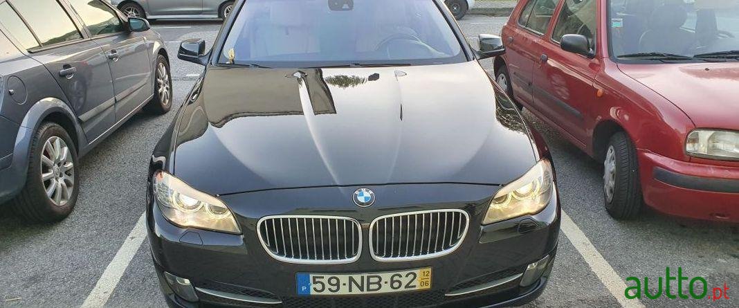 2012' BMW 520 Touring Line Luxury photo #3