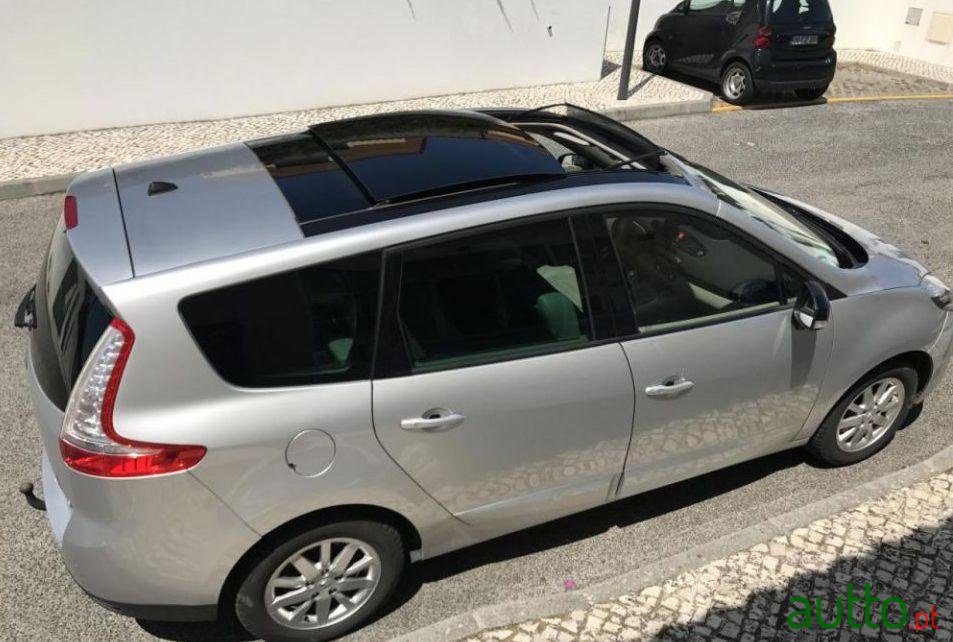 2011' Renault Grand Scenic photo #1