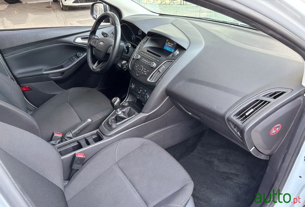 2014' Ford Focus Sw photo #6
