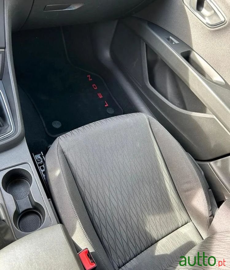 2015' SEAT Leon photo #5