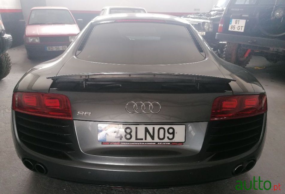 2011' Audi R8 Quattro photo #4