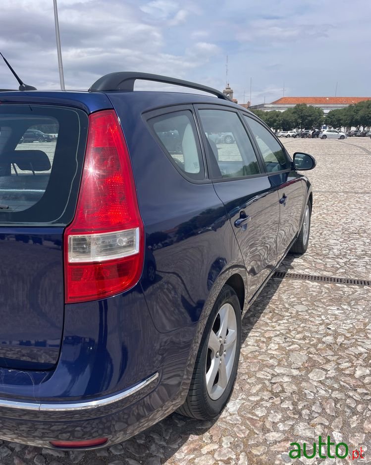 2008' Hyundai i30 Cw photo #3