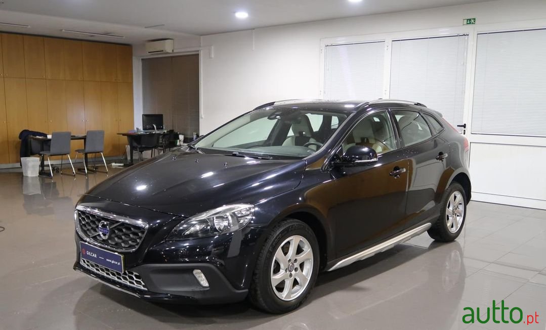 2015' Volvo V40 Cross Country photo #1