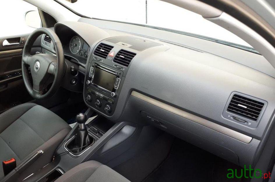 2005' Volkswagen Golf Confortline photo #3