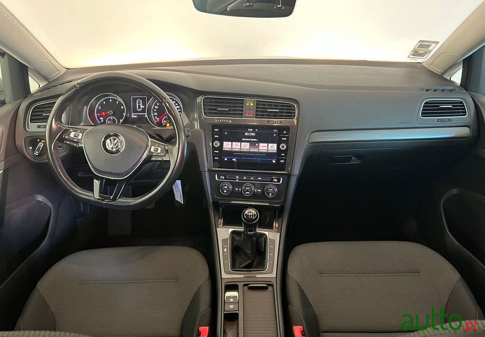 2017' Volkswagen Golf photo #6