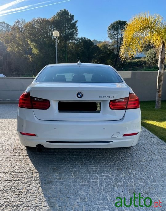 2012' BMW 320 Sport photo #2