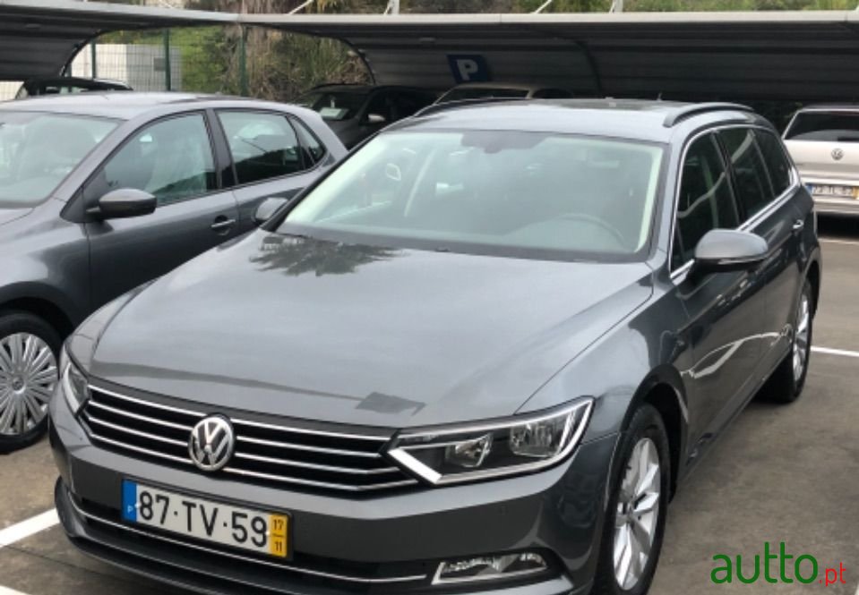 2017' Volkswagen Passat Variant photo #1