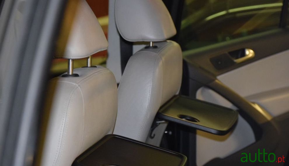 2008' Volkswagen Tiguan photo #3