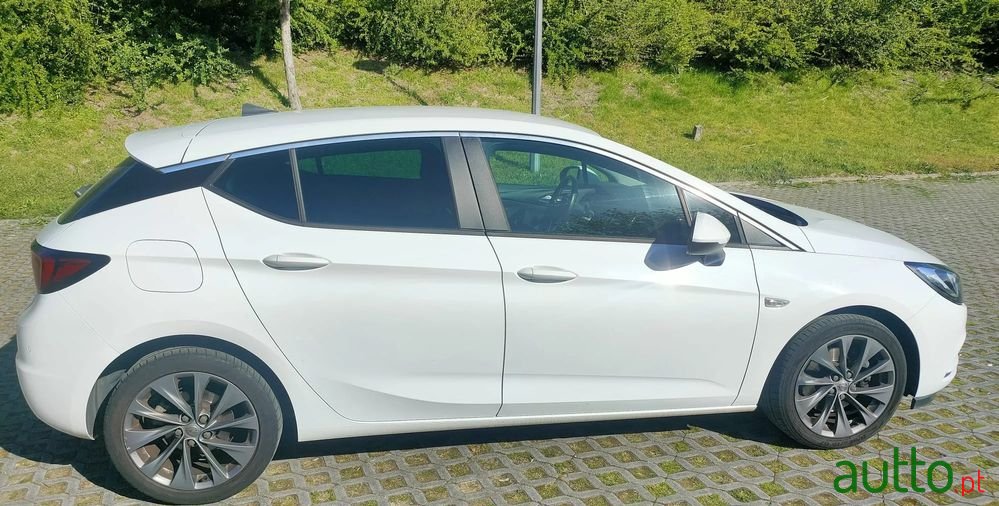 2016' Opel Astra photo #5
