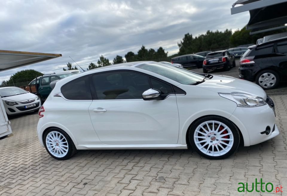 2014' Peugeot 208 photo #5