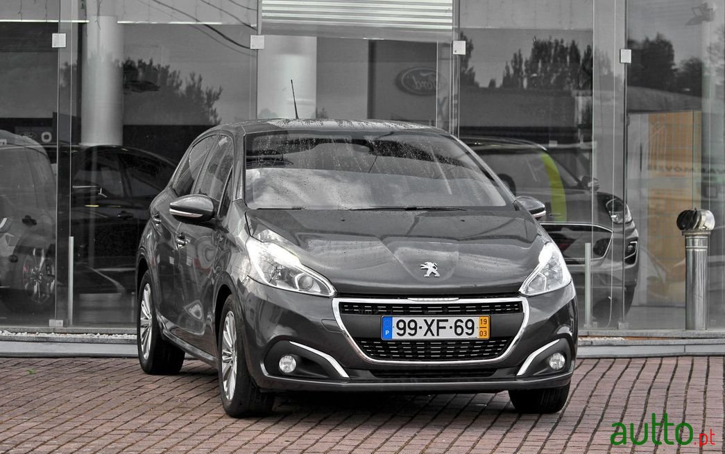2019' Peugeot 208 photo #1
