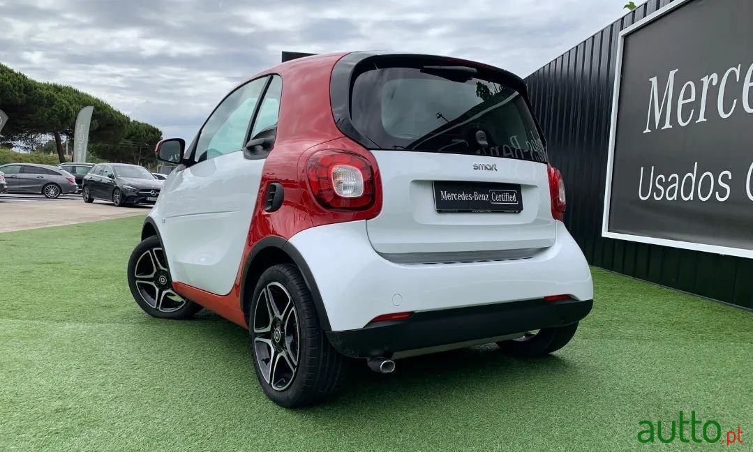 2019' Smart Fortwo photo #2