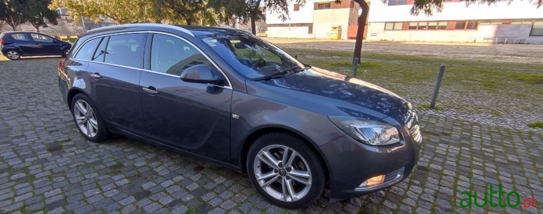 2011' Opel Insignia Sports Tourer photo #3