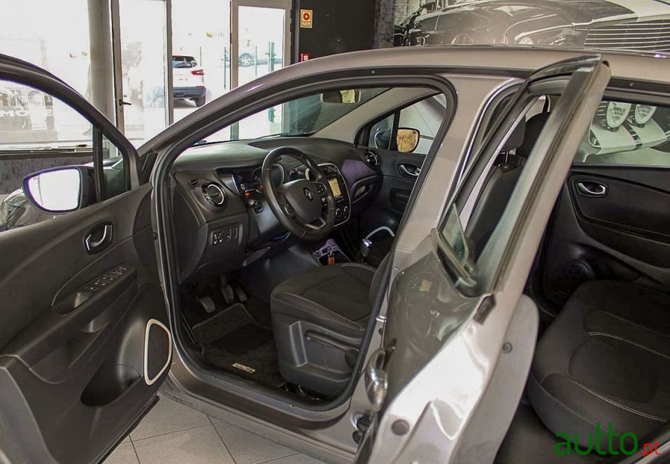 2019' Renault Captur photo #5