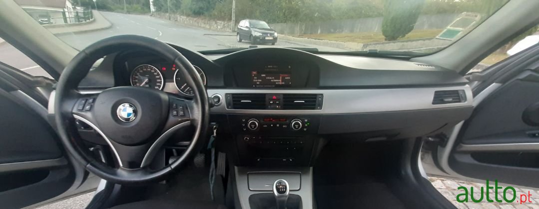 2008' BMW 318 photo #2