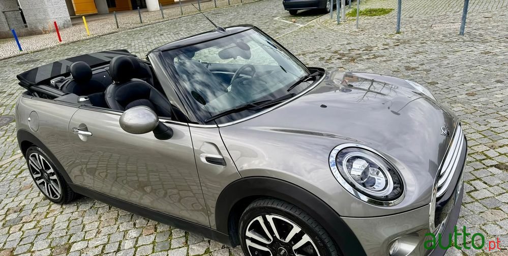 2018' MINI Cabrio Cooper D photo #1