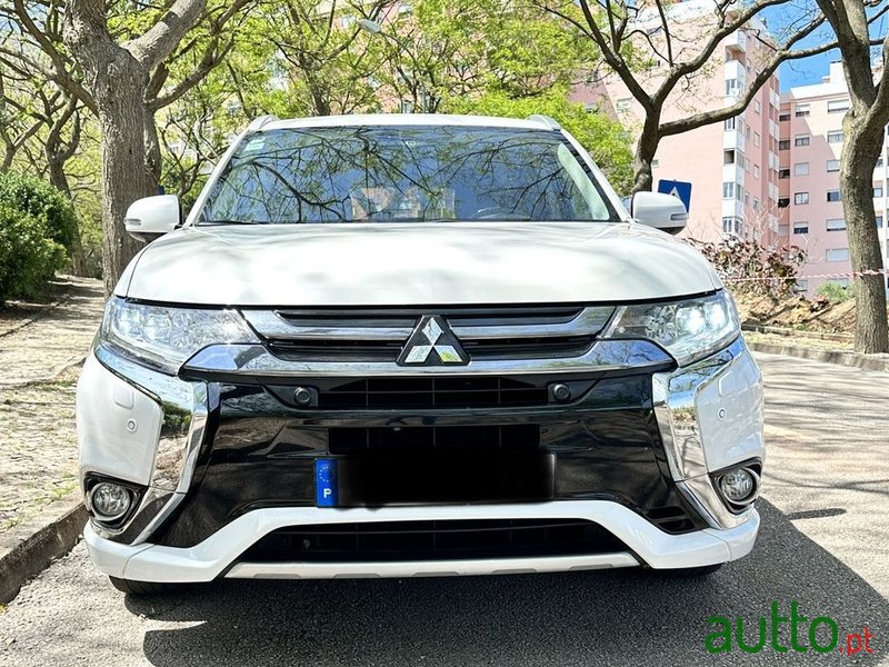 2016' Mitsubishi Outlander photo #3