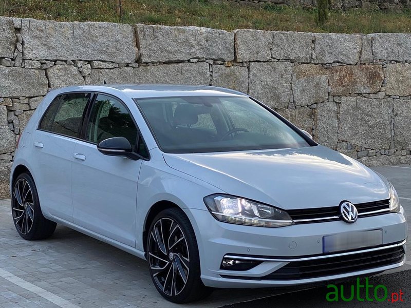2017' Volkswagen Golf photo #6