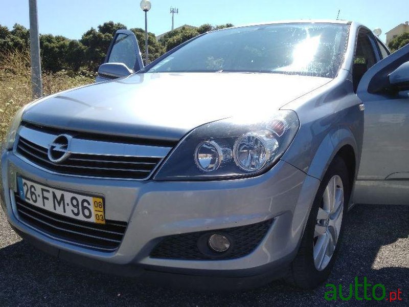 2008' Opel Astra photo #3