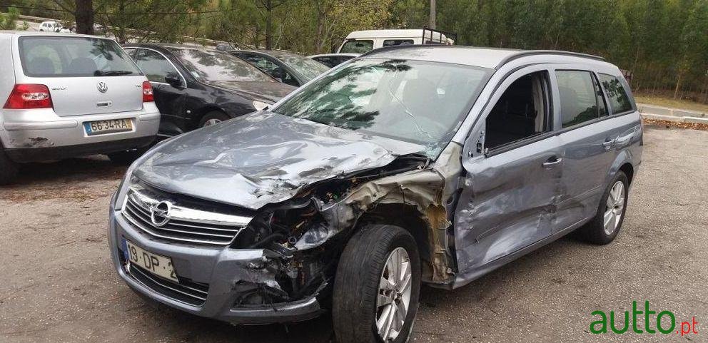 2007' Opel Astra Caravan photo #4