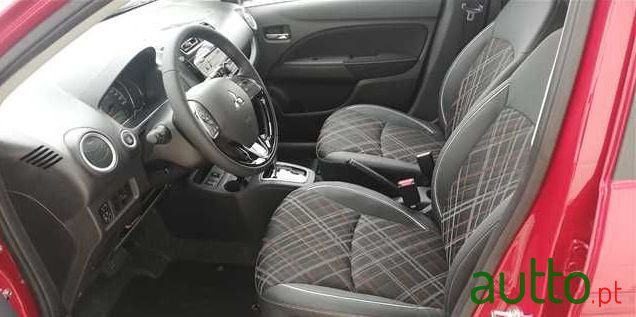 2020' Mitsubishi Space Star photo #4