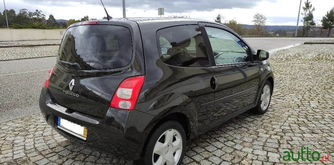 2011' Renault Twingo photo #2