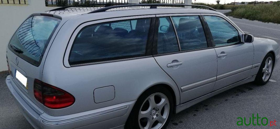 2000' Mercedes-Benz E-270 photo #2