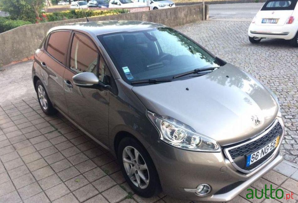 2012' Peugeot 208 1.2 Vti Active photo #1
