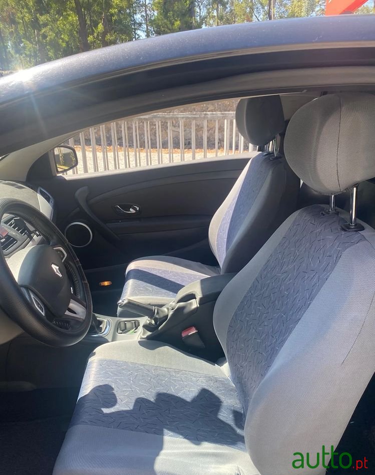 2012' Renault Mégane Coupe photo #6