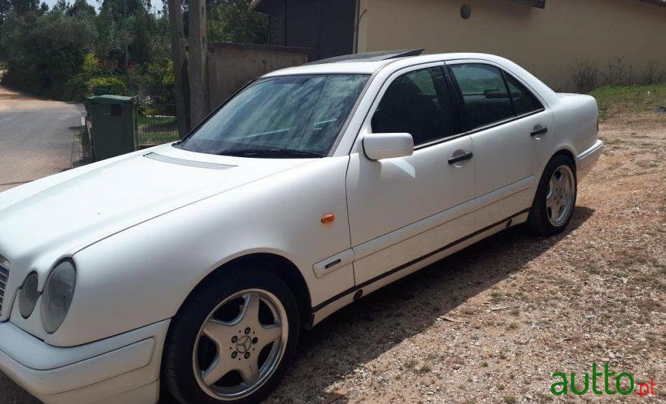 1996' Mercedes-Benz E-220 Elegance photo #5