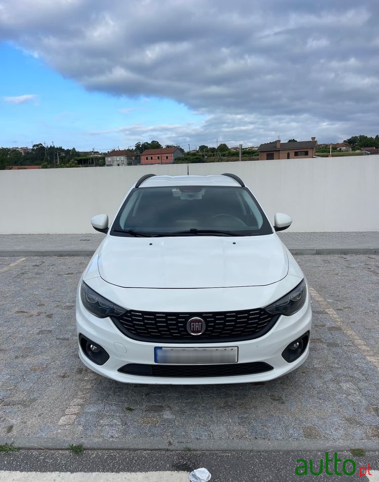 2020' Fiat Tipo Station Wagon photo #2