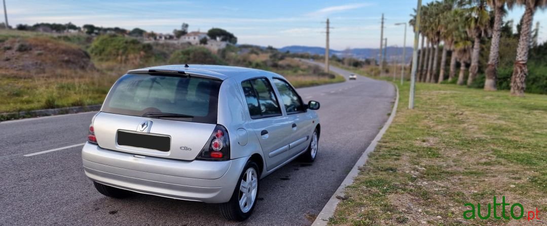 2005' Renault Clio photo #5