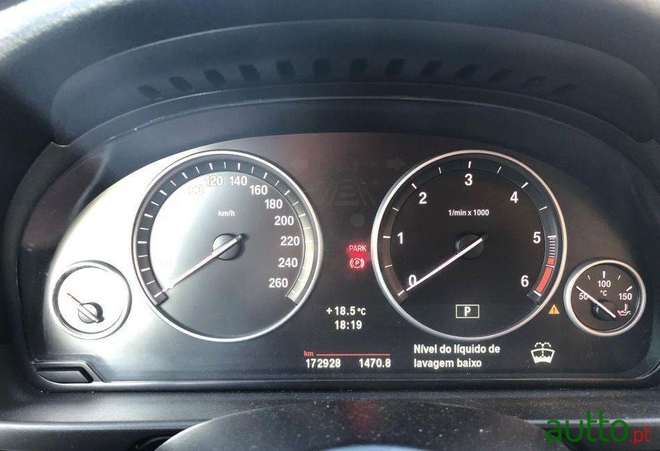 2012' BMW 525 D Auto photo #4