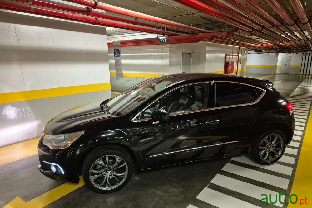 2014' Citroen DS4 1.6 E-Hdi So Chic photo #2