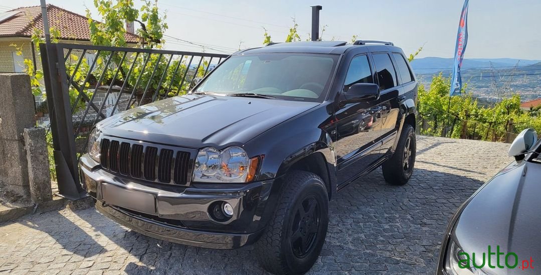 2005' Jeep Grand Cherokee photo #2