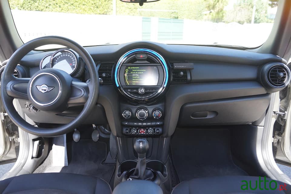 2017' MINI One photo #4